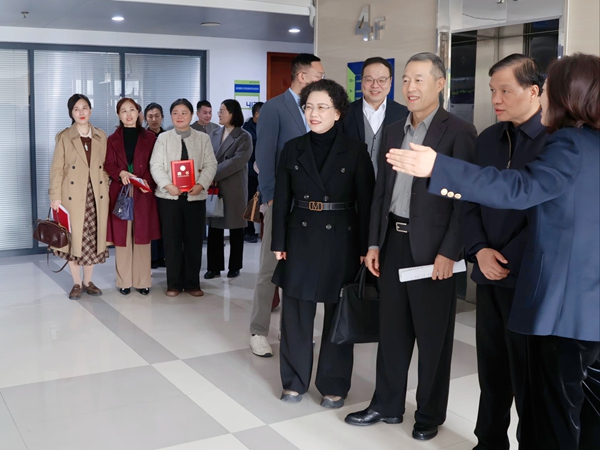 农工党徐州市委会携手鼓楼区共建“同心智库·徐州市医药健康产业园专家工作站” (4).jpg