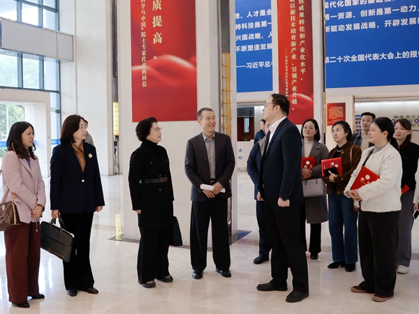 农工党徐州市委会携手鼓楼区共建“同心智库·徐州市医药健康产业园专家工作站” (5).jpg